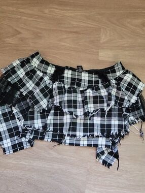 Black & White Plaid Distressed Hot Topic Skirt